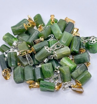 Zawieszka z jadeitem