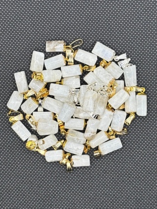 Zawieszka z kamieniem księżycowym