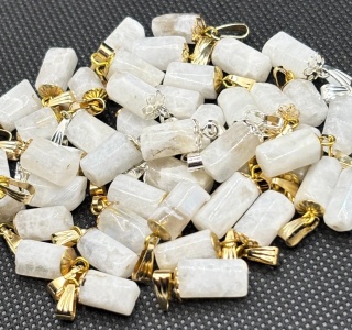 Zawieszka z kamieniem księżycowym