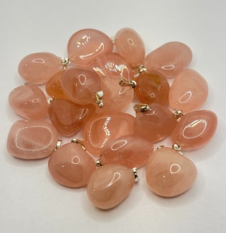 Zawieszka z kwarcem różowym - bębniak - 30 mm