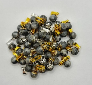 Zawieszka z larvikitem