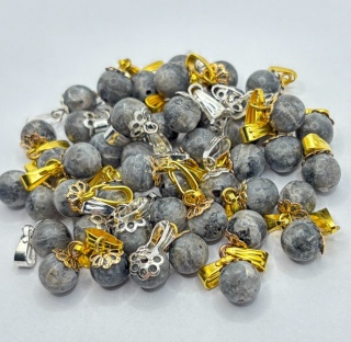 Zawieszka z larvikitem