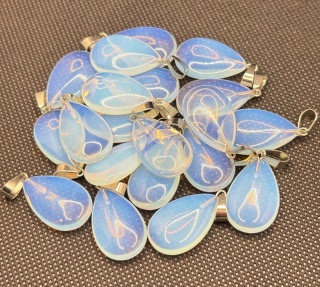 Zawieszka z opalem mlecznym (opalit)