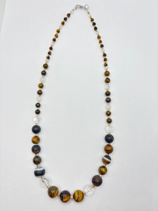 Naszyjnik z tygrysiego oka i kryształem górskim