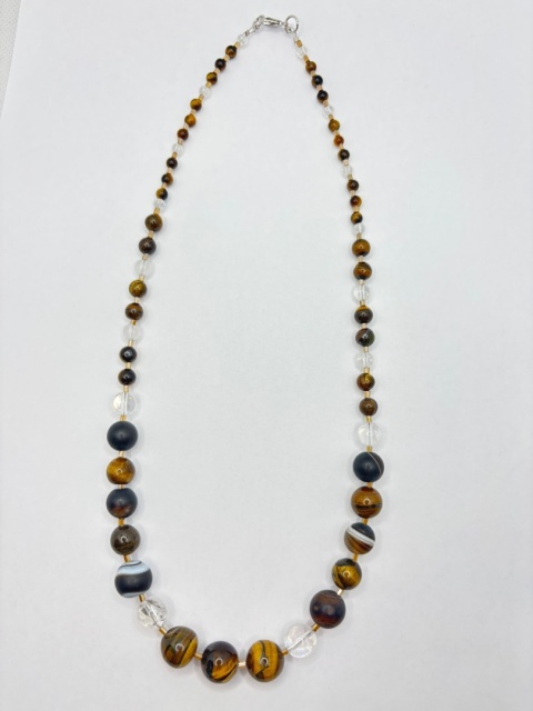 Naszyjnik z tygrysiego oka i kryształem górskim