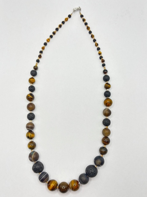 Naszyjnik z tygrysiego oka i lawą wulkaniczną