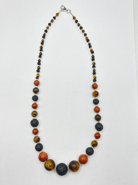 Naszyjnik z tygrysiego oka,lawą wulkaniczną