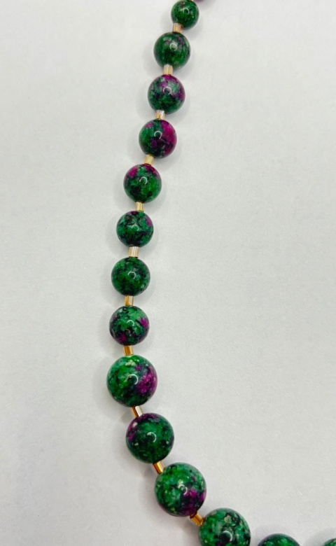 Naszyjnik z zoisytem