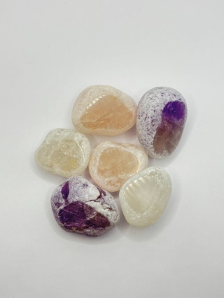 Otoczak ze szlifowanym oczkem