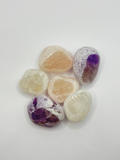 Otoczak ze szlifowanym oczkem