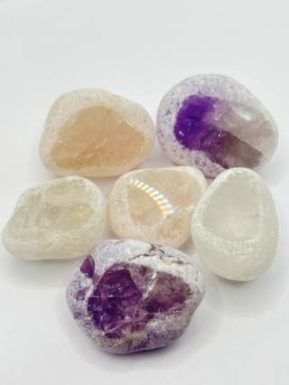 Otoczak ze szlifowanym oczkem