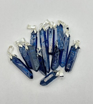 Zawieszka z kryształem granatowym