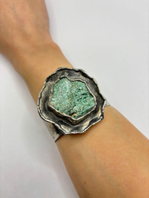 Bransoletka z fuchsytem