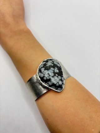 Bransoletka z obsydianem śnieżnym