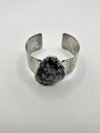 Bransoletka z obsydianem śnieżnym