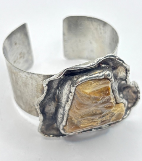 Bransoletka ze skamieniałym drzewem