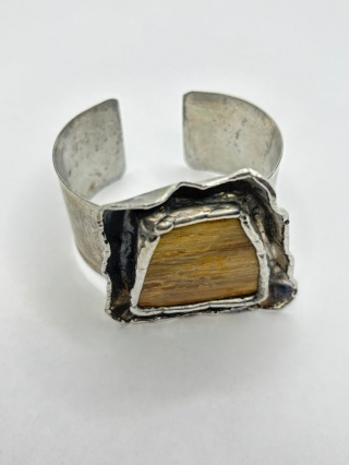 Bransoletka ze skamieniałym drzewem