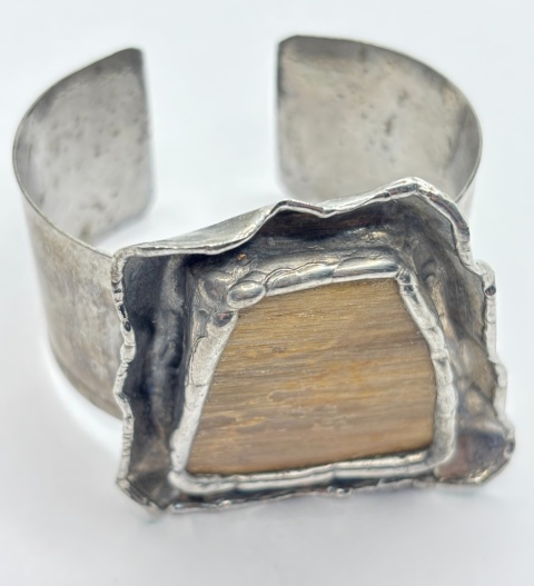 Bransoletka ze skamieniałym drzewem