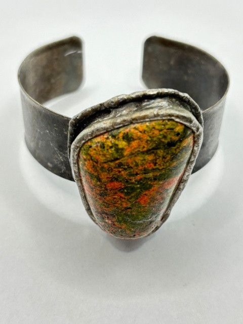 Bransoletka z unakitem