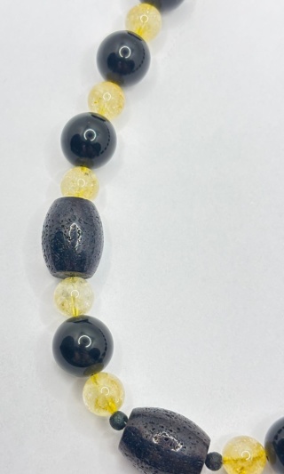 Naszyjnik z cytrynem,lawą wulkaniczną