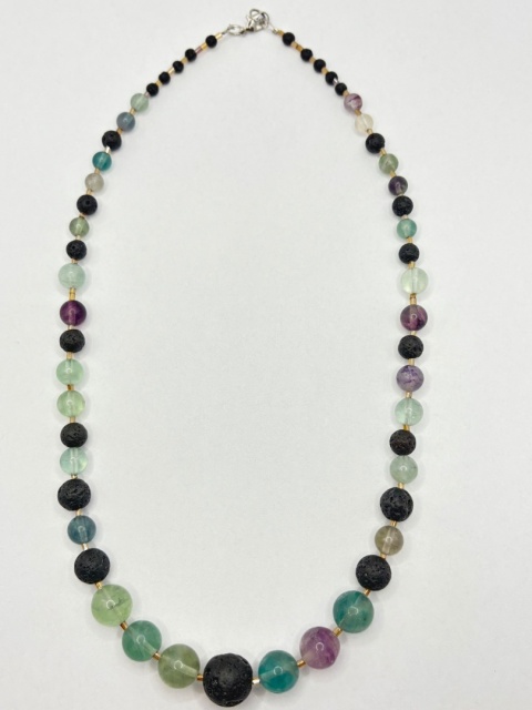 Naszyjnik z fluorytem i lawą wulkaniczną