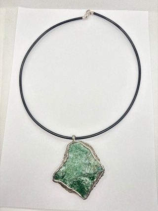 Naszyjnik z fuchsytem