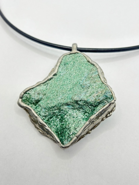 Naszyjnik z fuchsytem