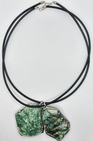 Naszyjnik z fuchsytem