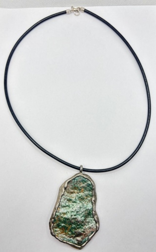 Naszyjnik z fuchsytem