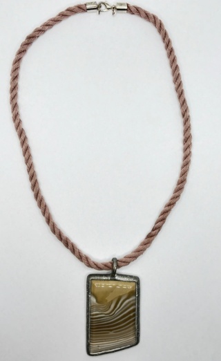 Naszyjnik z krzemienia pasiastego