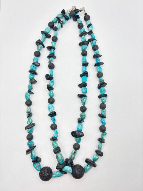 Naszyjnik z turkusem i lawą wulkaniczną