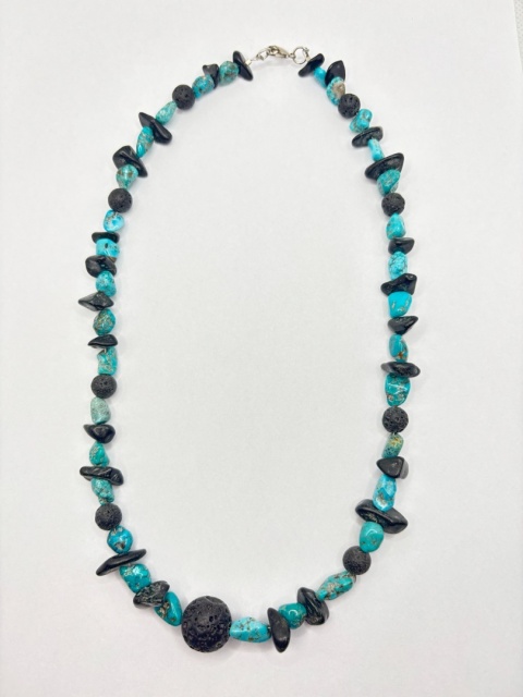 Naszyjnik z turkusem i lawą wulkaniczną