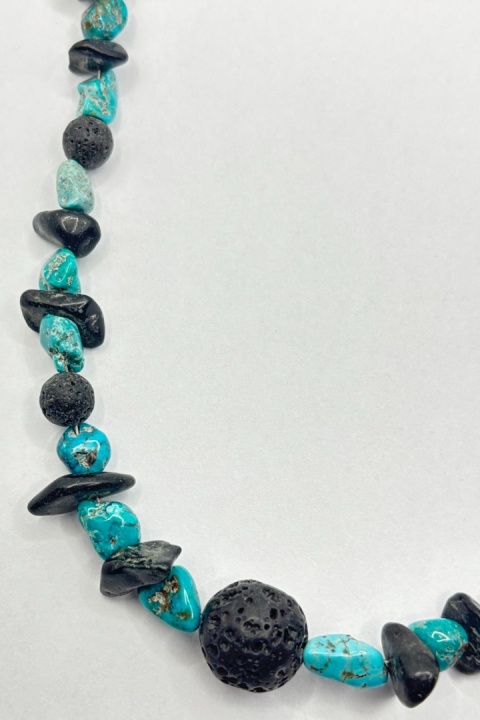 Naszyjnik z turkusem i lawą wulkaniczną