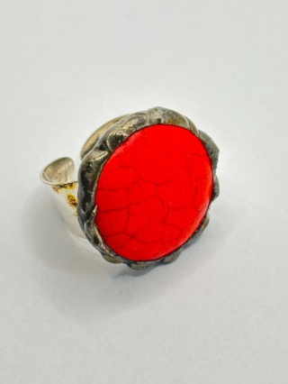 Pierścionek z howlitem