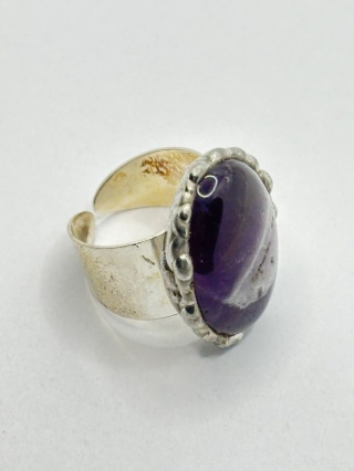 Pierścionek z ametystem