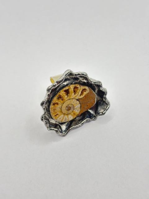 Pierścionek z amonitem