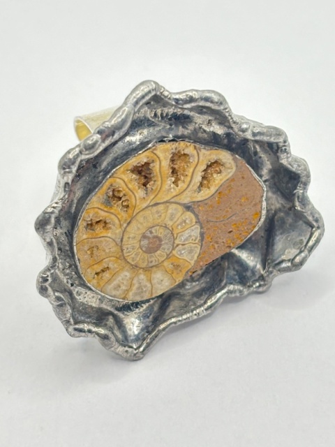 Pierścionek z amonitem