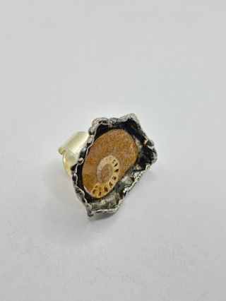 Pierścionek z amonitem
