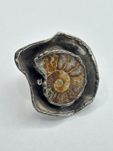 Pierścionek z amonitem