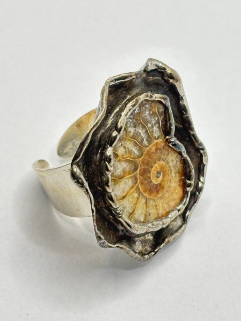 Pierścionek z amonitem