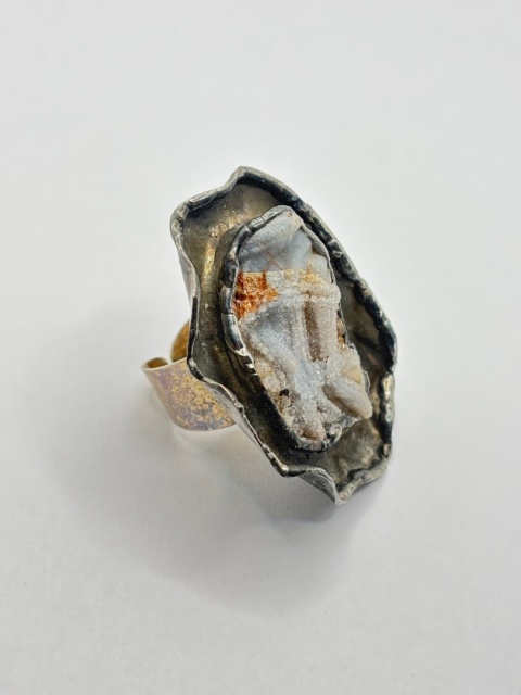 Pierścionek z chalcedonem