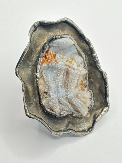 Pierścionek z chalcedonem