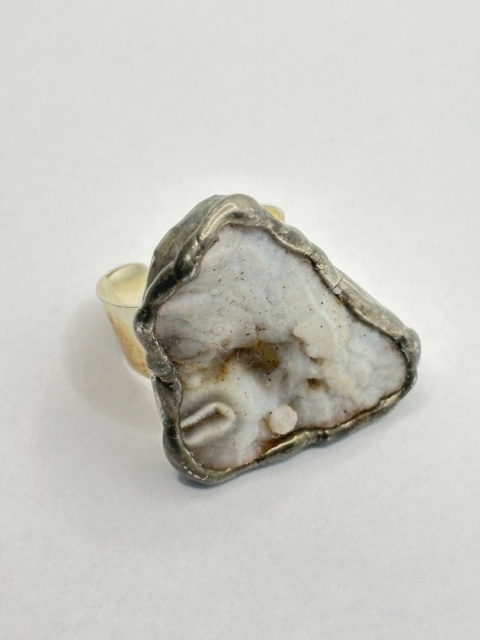 Pierścionek z chalcedonem