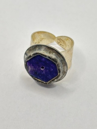 Pierścionek z czaroitem