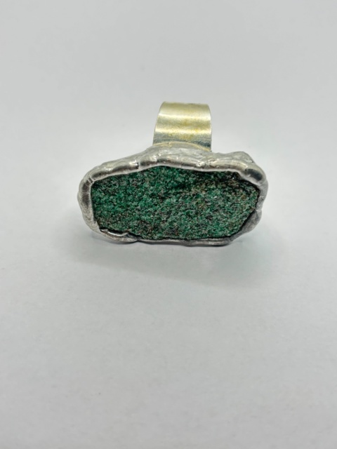 Pierścionek z fuchsytem