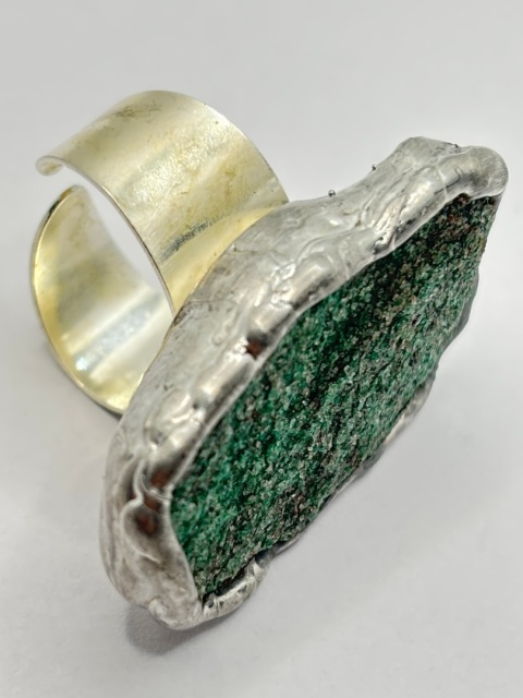 Pierścionek z fuchsytem