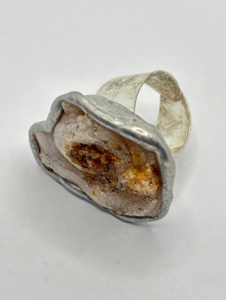 Pierścionek z chalcedonem