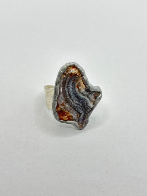 Pierścionek z chalcedonem