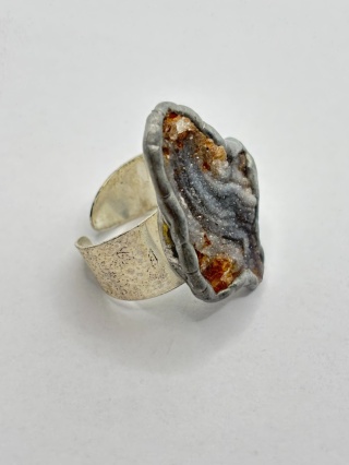 Pierścionek z chalcedonem