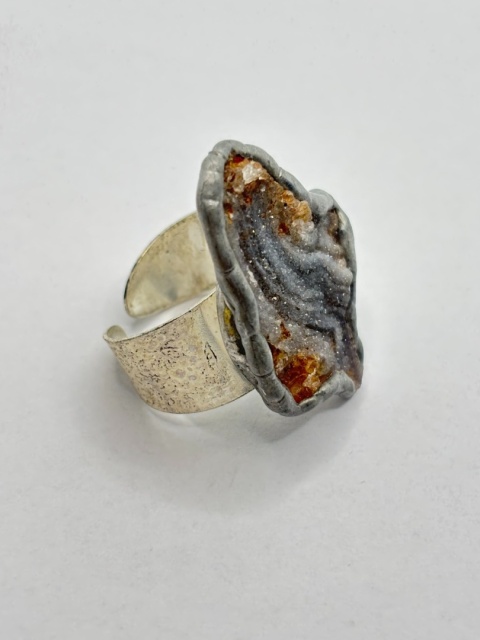 Pierścionek z chalcedonem